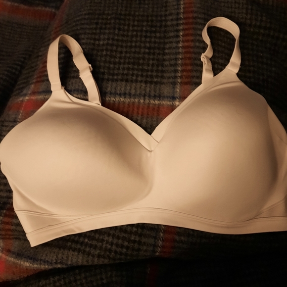 2XL (44D) Olga No Side Effects Wireless Bra - Picture 1 of 5